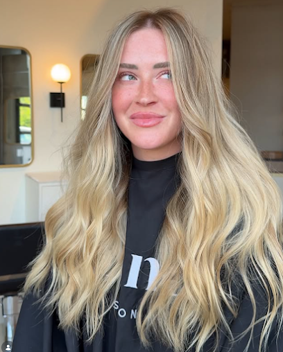 Oxana Salon, Nashville